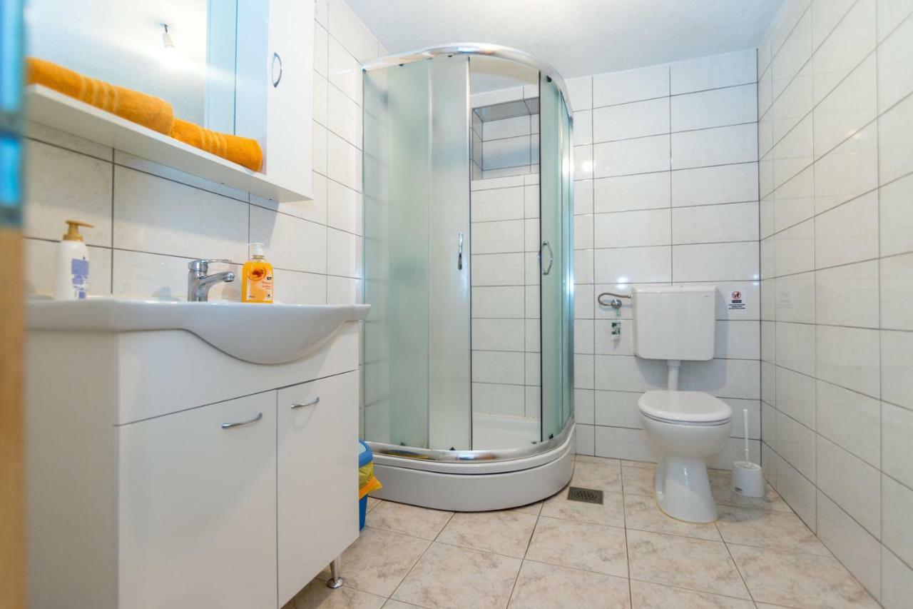 Apartments Robinzon Petar Gdinj Экстерьер фото